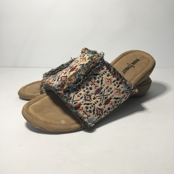 Minnetonka Women’s Needlepoint Frayed Fabric Sandals Size 10W - Picture 1 of 8